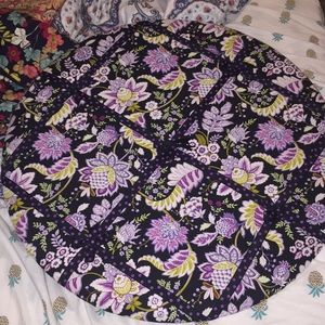 Wall decor can hang pictures on it